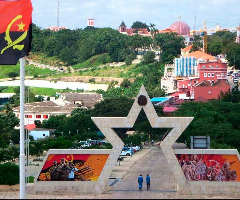 Caminhar pela História Uma Visita à Fortaleza de São Miguel